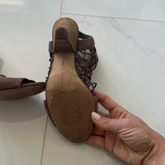 Vince Camuto “Evel” leather strappy sandals - Picture 5 of 6